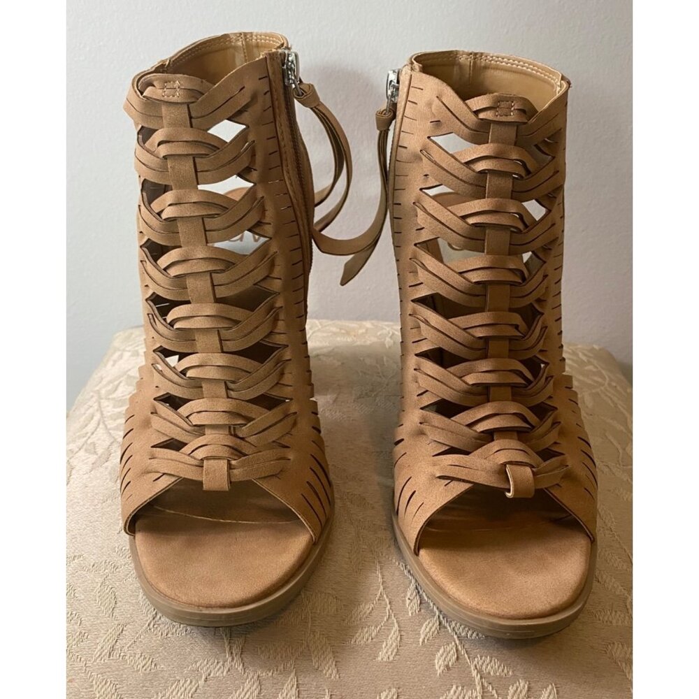 Dolce Vita Peep-Toe Cutout Tan Sandals Stacked Heel Side Zipper Shoes Size 6.5